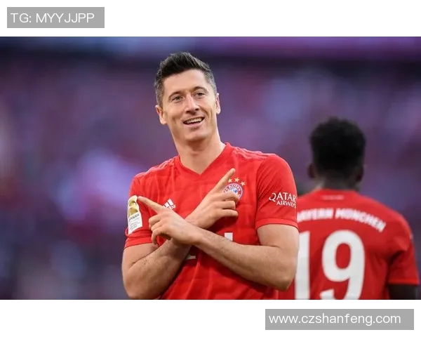 多位足球明星对莱万表现提出批评引发热议与讨论